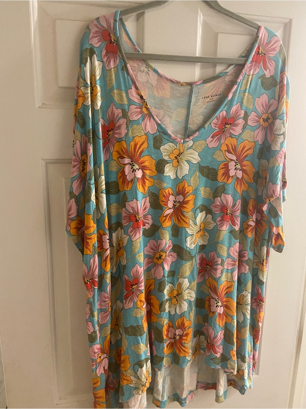 Lane Bryant 26/28 3x 4x Floral V-Neck Top with Pink & Yellow Blooms